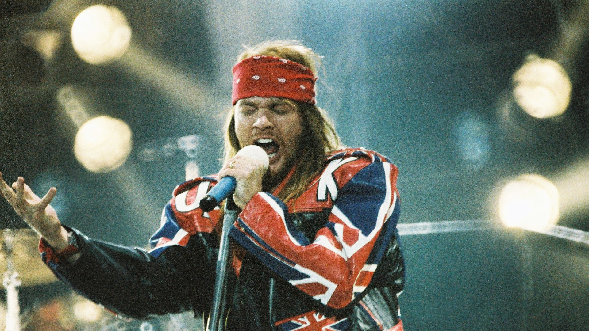 Axl Rose ends 30 year microphone-throwing-tradition after woman 